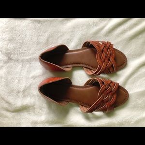 Universal thread sandals